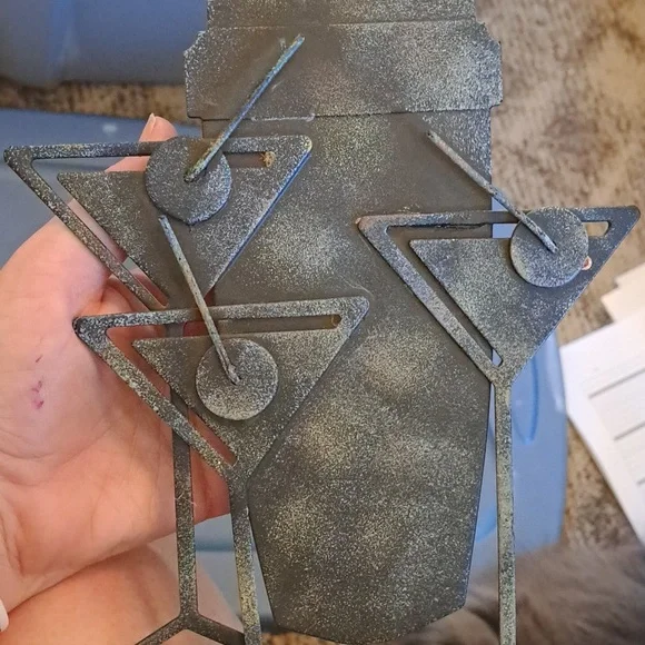 Martini glass & shaker wall hanging. Perfect in your bar or by the patio or pool - Picture 3 of 6